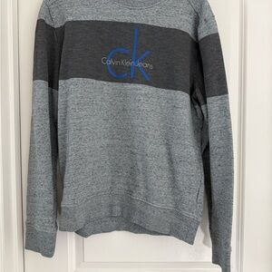 Men’s Calvin Klein Jeans Gray Crewneck Sweater with Color-Block Design- size M